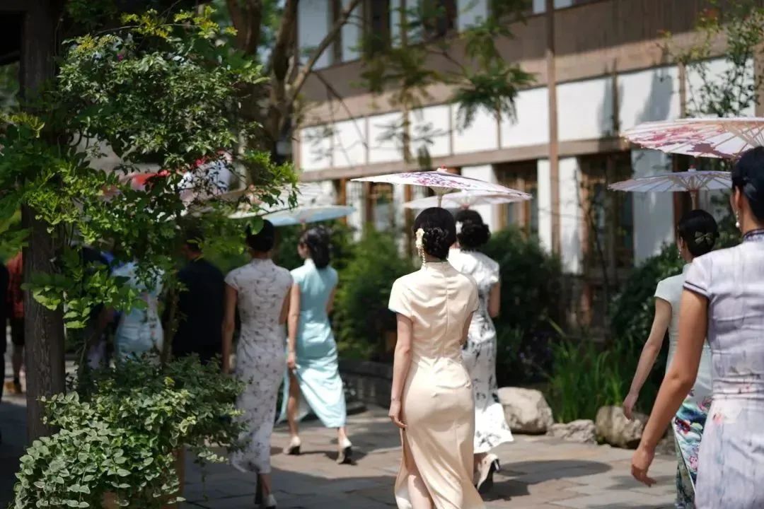 爱成都，迎大运 | 五一不出大成都，穿上旗袍去安仁